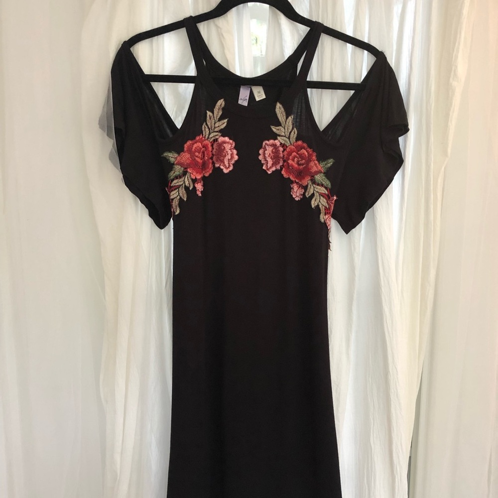Cold shoulder T-shirt Dress w/lovely embroidery.